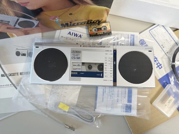 全新1982年爱华AIWA CS-M1 微型磁带手提立体声录音机