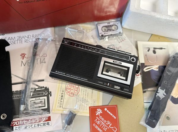 全新1981年三洋SANYO MR-TT14 微型磁带机 外放+收音机型