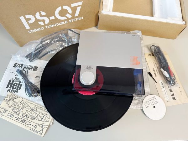 全新1982年索尼SONY PS-Q7 黑胶唱片机 便携款电锯机型