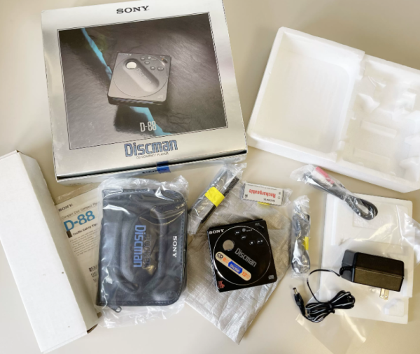 1988年索尼SONY D88 CD随身听 超大推力金属电锯机型