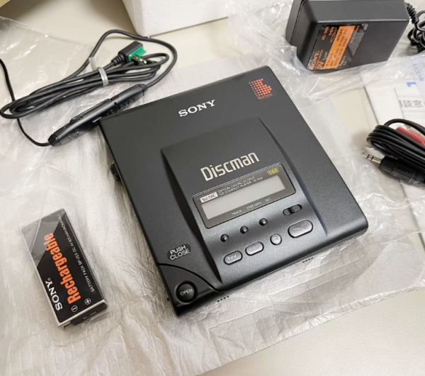 1990年索尼SONY D303 CD随身听 LSI重低音光纤机皇