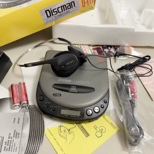 1992年索尼SONY D111 CD随身听 重低音1BIT播放器