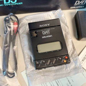 1990年索尼SONY TCD-D3 DAT磁带随身听 专业录音机型