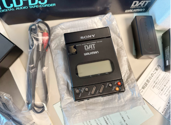 1990年索尼SONY TCD-D3 DAT磁带随身听 专业录音机型