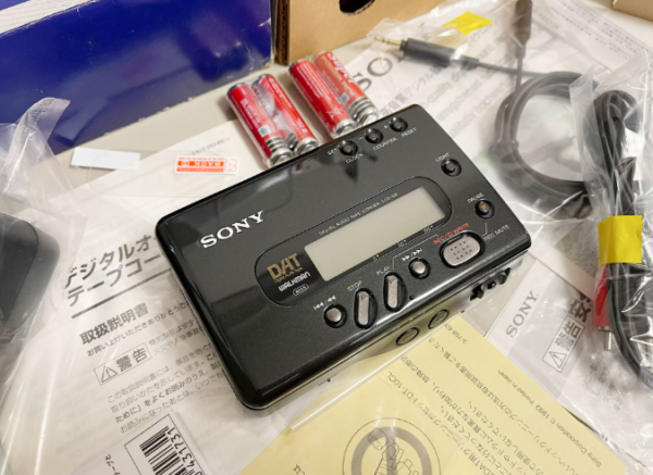 1995年索尼SONY TCD-D8 DAT磁带随身听 数字录音机型