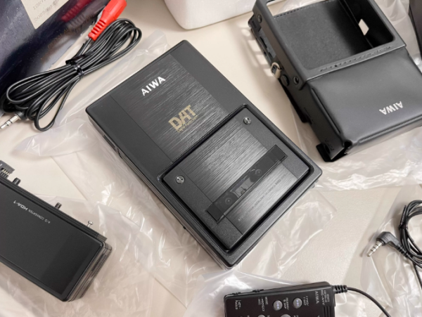 1987年爱华AIWA HD-S1 DAT磁带随身听 超级录音机型