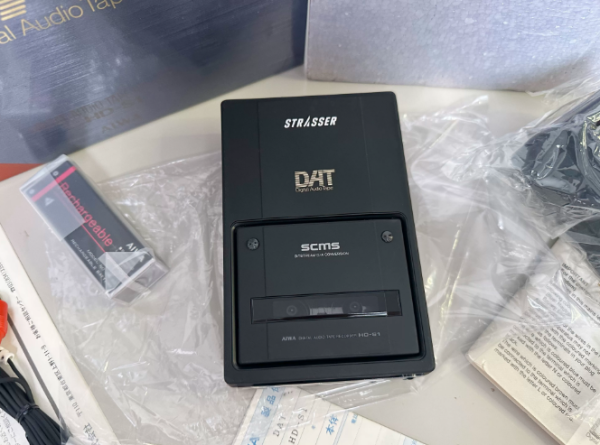 1987年爱华AIWA HD-S1 DAT数码磁带机 树脂限定款