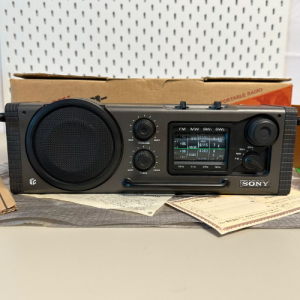 1975年索尼SONY ICF-6000 便携四波段三防机械收音机