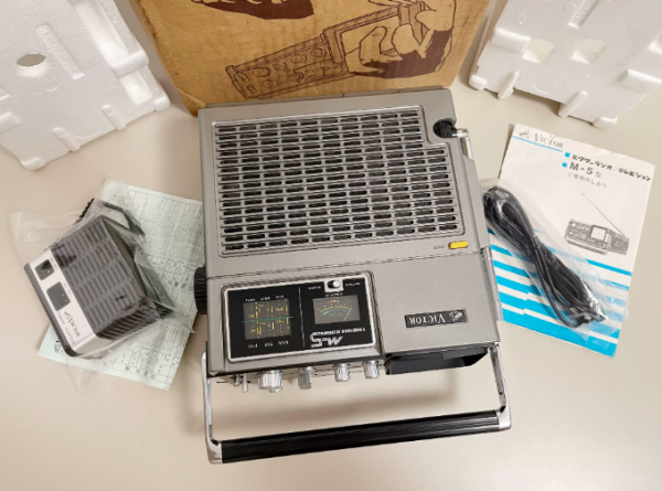 1976年胜利VICTOR M-5 移动电视+三频收音一体机型