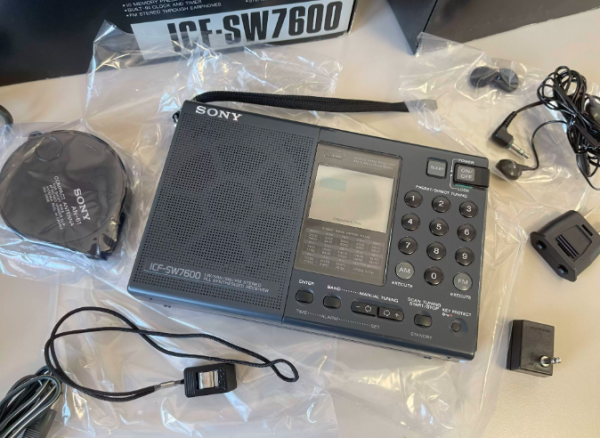 1989年索尼SONY ICF-SW7600 全波段数控扫描收音机