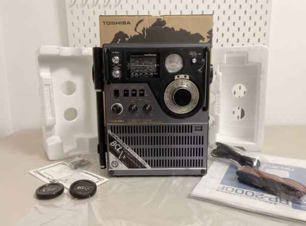 1976年东芝TOSHIBA TRY2000 收音机超级旗舰BCL机皇