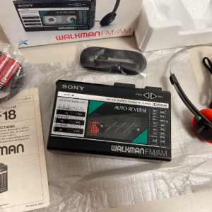 1987年索尼SONY WM-F18 磁带随身听 三频EQ+收音机型