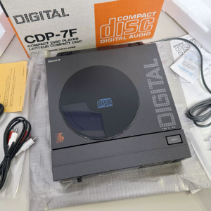 1985年索尼SONY CDP-7F 便携CD机初代经典模拟味机皇
