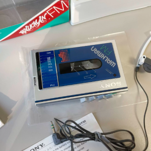 1983年索尼SONY WM-F20磁带随身听 变形伸缩机收音版