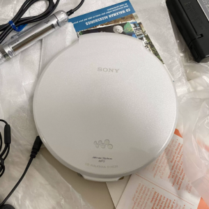 2004年索尼SONY D-NE20 CD随身听超薄瓷制多功能机皇