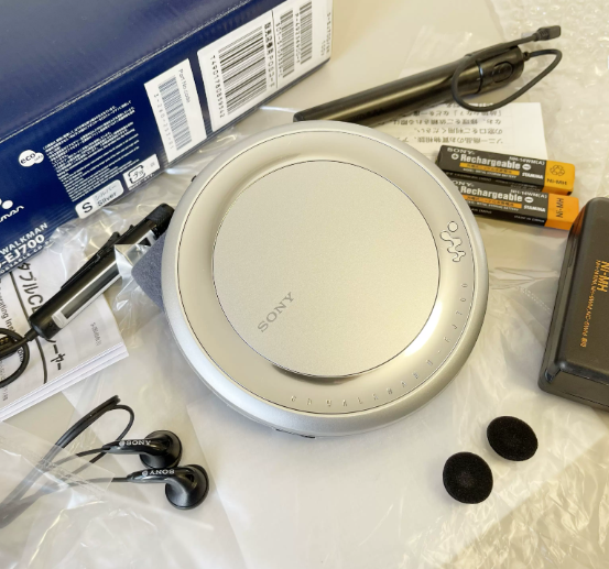 2003年索尼SONY D-JE700 CD随身听 时尚抗震经典名机