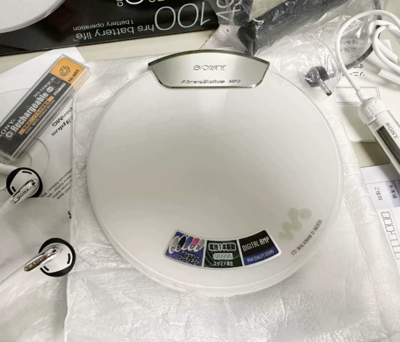 2005年索尼SONY D-NE820 CD随身听 多功能超薄播放器