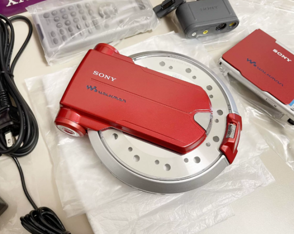 2001年索尼SONY D-VM1 CD随身听 红色全球500限定款