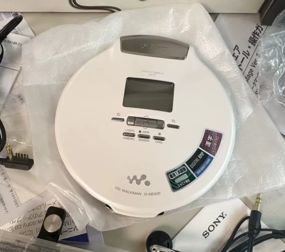 2004年索尼SONY D-NE920 CD随身听液晶+全功能超薄机