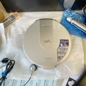 2003年索尼SONY D-NE10 CD随身听 至尊超薄机皇名机