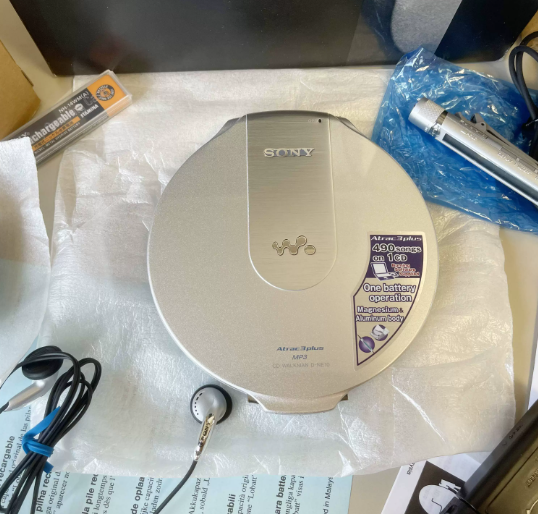 2003年索尼SONY D-NE10 CD随身听 至尊超薄机皇名机