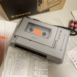 1981年三洋SANYO MR-1350 磁带随身听 复古外放机型