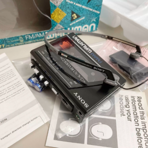 1986年索尼SONY WM-F77 磁带随身听 多功能收音机型