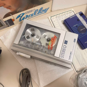 1982年东芝TOSHIBA KT-S1磁带机随身听 收音录音机型