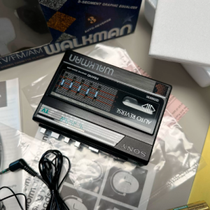 1986年索尼SONY WM-F80 磁带机随身听全自动收音机型