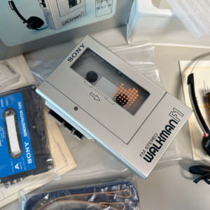 1982年索尼SONY WM-F1磁带随身听大推力收音经典机型
