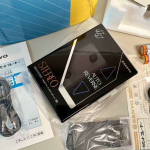 1986年三洋SANYO MR-JJ4磁带随身听经典瓷制开窗机型