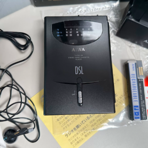 1988年爱华AIWA HS-RL30 磁带机随身听 金属收音机型