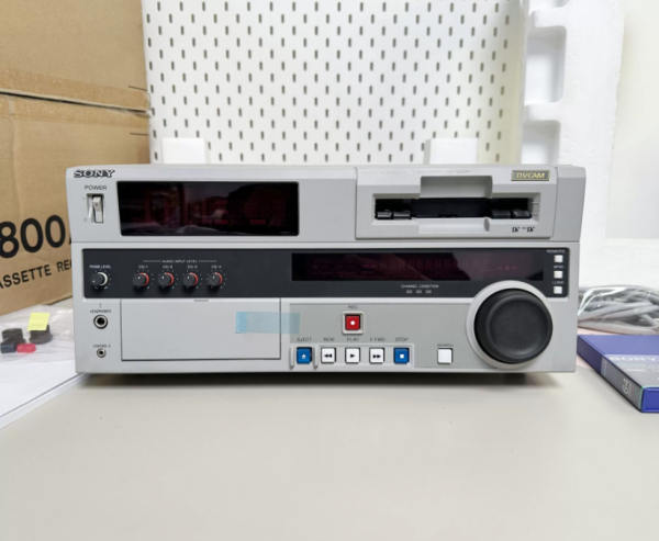 2003年索尼SONY DSR-1800AP 录音录像机DV三尺寸机型