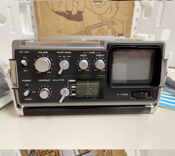 1976年胜利VICTOR M-5 移动电视+三频收音一体机型