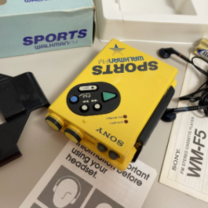 【全新罕见】1983年索尼SONY WM-F5 磁带随身听 直驱运动防水机皇