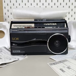 1982年东芝TOSHIBA RT-F37小型手提磁带收录音机