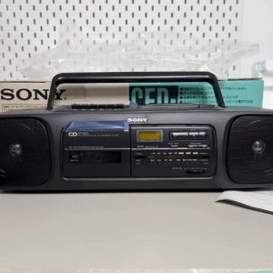 1987年索尼SONY CFD-55 磁带+CD+收音一体手提录音机