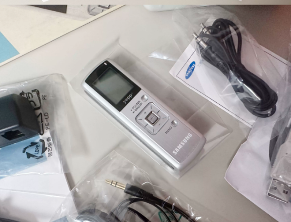2006年三星SAMSUNG YEPP YV-120随身听 录音型MP3机型