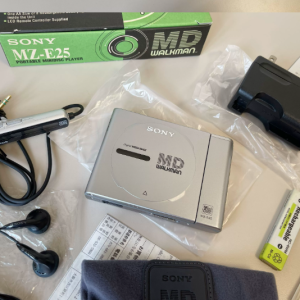1996年索尼SONY ME-E25 MD随身听 时尚全金属单放机