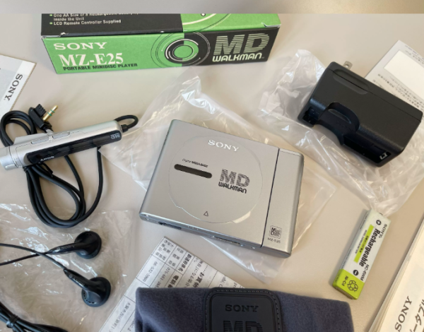 1996年索尼SONY ME-E25 MD随身听 时尚全金属单放机