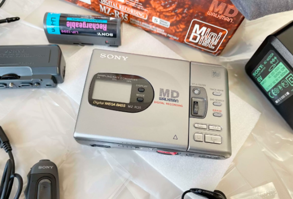 1998年索尼SONY MZ-R35 MD随身听大推力超声场录音机